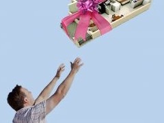 Как подарить деньги или квартиру ребенку, чтобы его супруг потом не смог забрать себе половину - «Дайджест»