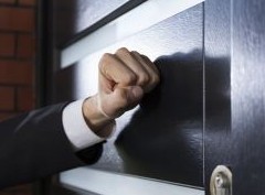 Каких жильцов собственник не сможет выселить из квартиры, даже если он им не оформлял регистрацию - «Дайджест»