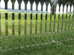 Какой стороной должен стоять забор, когда придется платить за него соседу: отвечаю на вопросы - «Дайджест»