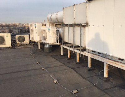 Мягкая сила на плоской кровле. Почему полимерные опоры для оборудования выгоднее традиционных рам - «Технологии строительства»