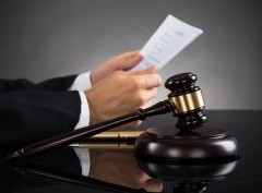 Мужчина купил квартиру, но прежние жильцы отказались выселяться, а суд их поддержал - «Дайджест»