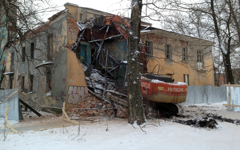 На Белевском поле сносят аварийные послевоенные дома - «Свежие новости строительства»