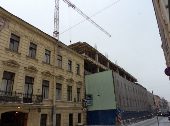 На Конногвардейском, 5, продолжается незаконная стройка отеля - «Свежие новости строительства»