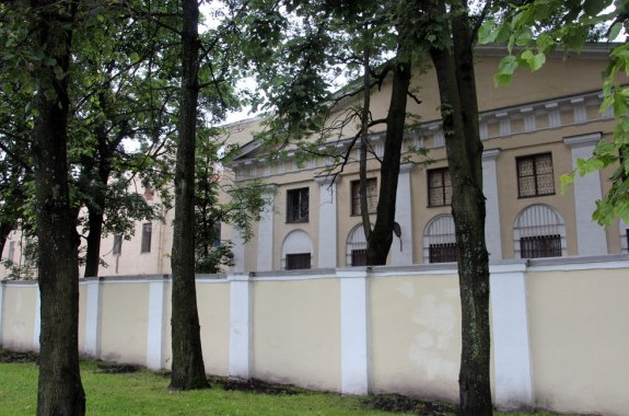 На Смольной набережной сносят Градские богадельни - «Свежие новости строительства»