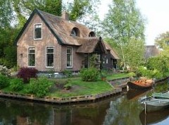 Росреестр разъяснил порядок строительства дома на берегу водоема - «Дайджест»