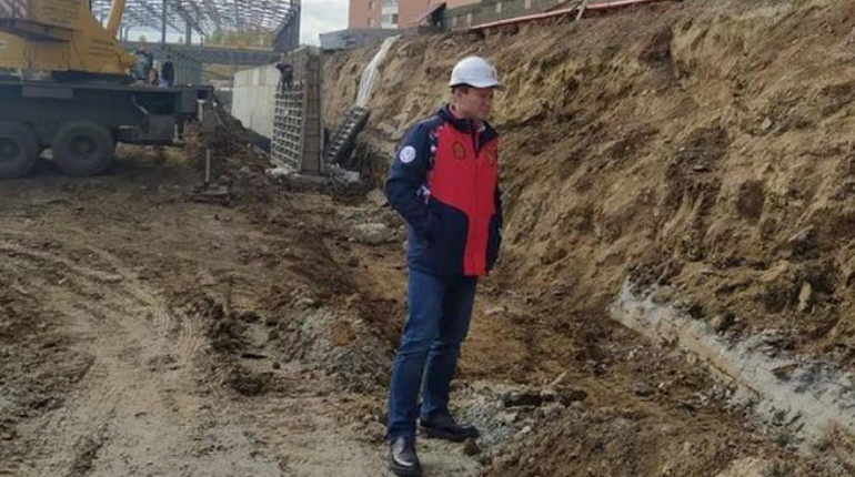 Усиленную подпорную стену на месте упавшей в микрорайоне Солнечном построят к ноябрю - «Свежие новости строительства»