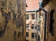 В России могут разрешить расселение аварийного жилья в индивидуальные дома - «Дайджест»