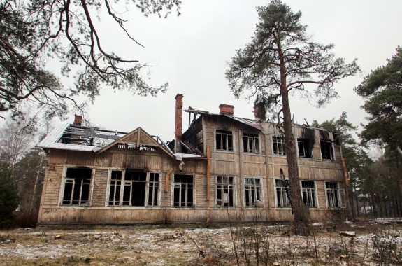 В Сестрорецке начали сносить старинную школу на улице Мосина - «Свежие новости строительства»