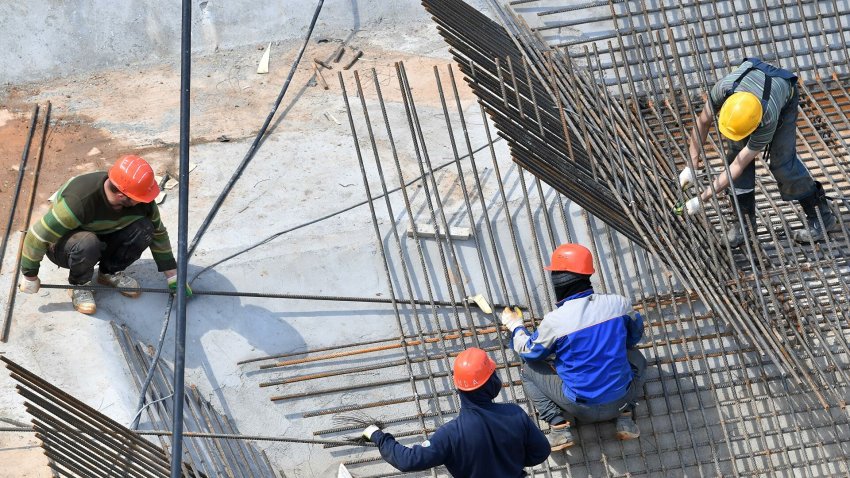 "Дом.РФ": проблемы с поиском кадров испытывает четверть застройщиков - «Строительство»