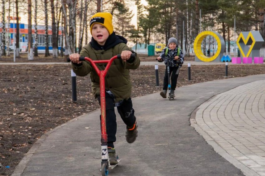 По гранту Всероссийского конкурса малых городов и исторических поселений на юге Кузбасса открыли парк «Вокзальный» - «Свежие новости строительства»