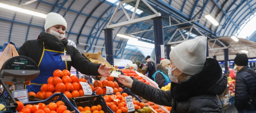 Мандарины от 3 рублей и огурцы около 6. Что почем продают на Комаровке в середине декабря - «Свежие новости строительства»