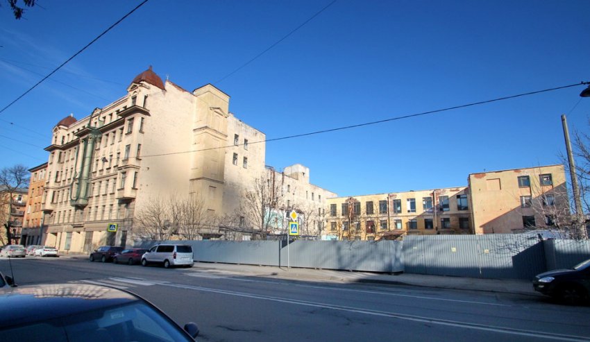 На улице Моисеенко начали сносить заброшенную типографию - «Свежие новости строительства»