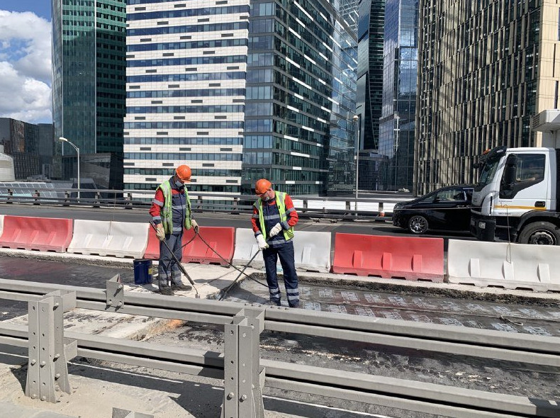 Игорь Дубровский: «Для цементобетонных дорог не понадобится жесткое ограничение ТС по весу» - «Строительные Материалы»