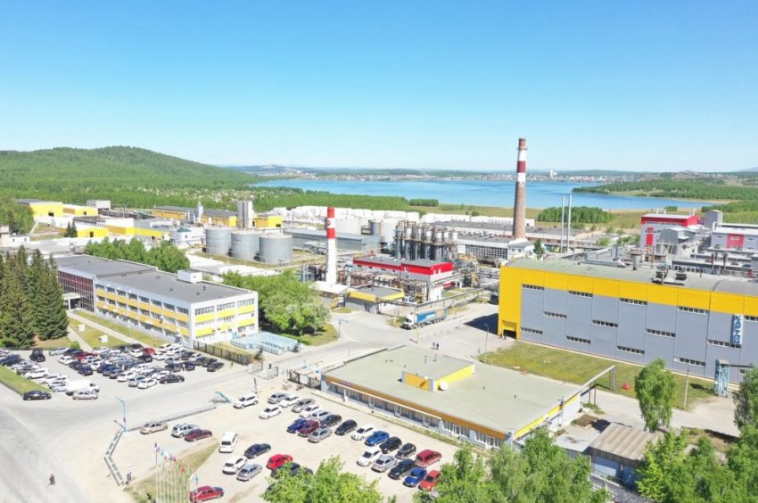 Приклейка кровли вместо механической фиксации: новая классика кровли по профлисту - «Строительные Материалы»