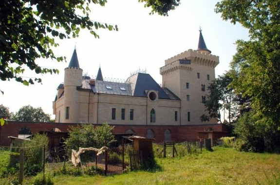 Названа стоимость упавшего в цене замка Галкина и Пугачевой - «Недвижимость»