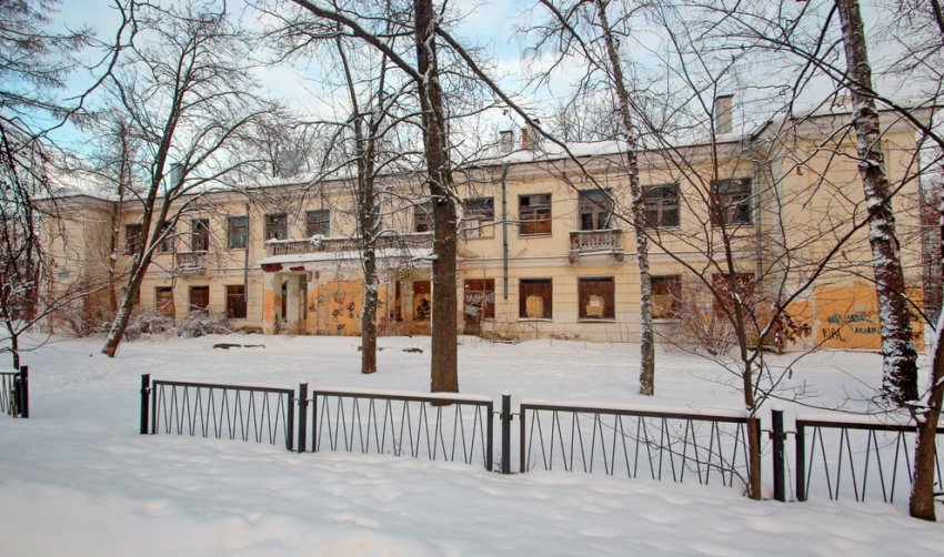 В Колпине снесли заброшенный детский сад на Павловской улице - «Свежие новости строительства»