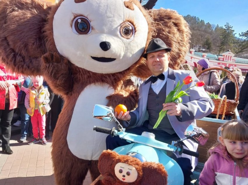 В курортном Кисловодске начали водить экскурсии по местам съемок кинофильма «Чебурашка» - «Строим Город»