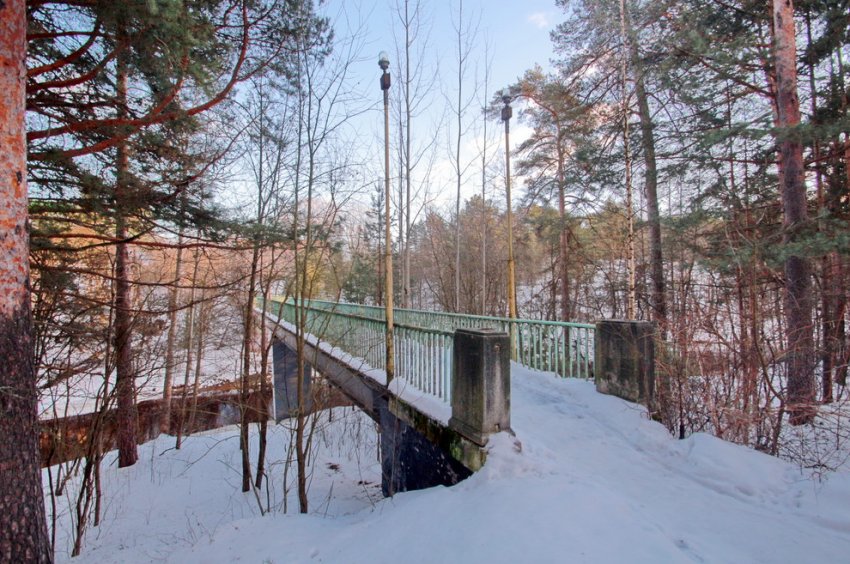 Бесхозный мост через Малую Сестру в Сестрорецке закрыли для прохода решеткой - «Свежие новости строительства»