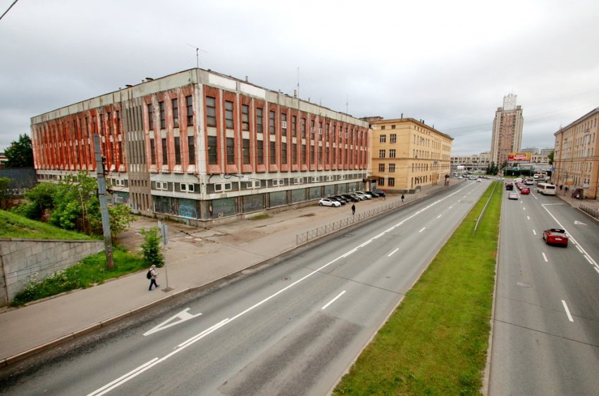 На Кантемировской улице сносят советский заводской корпус - «Свежие новости строительства»