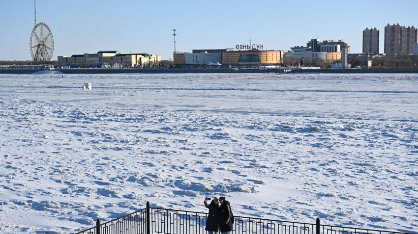 В Благовещенске начали строить понтонный мост в Китай - «Строительство»