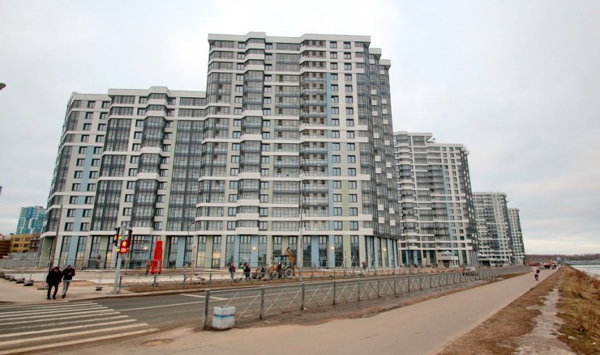 На берегу Дудергофского канала построил жилой дом — змею - «Свежие новости строительства»