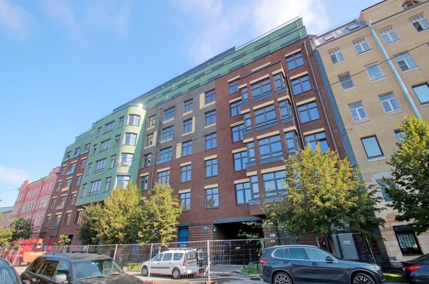 На Большой Разночинной улице сдали жилой дом с зеленым эркером - «Свежие новости строительства»