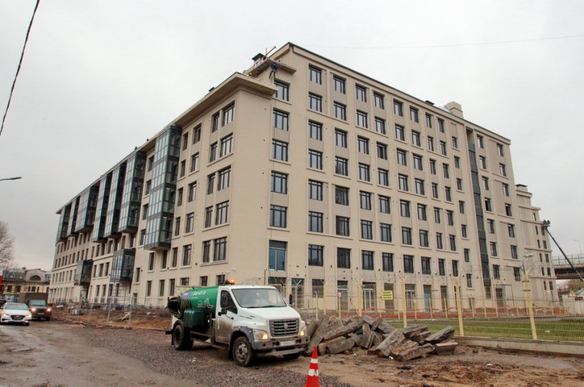 На Ремесленной сдали жилой дом, который искривил форму моста Бетанкура - «Свежие новости строительства»