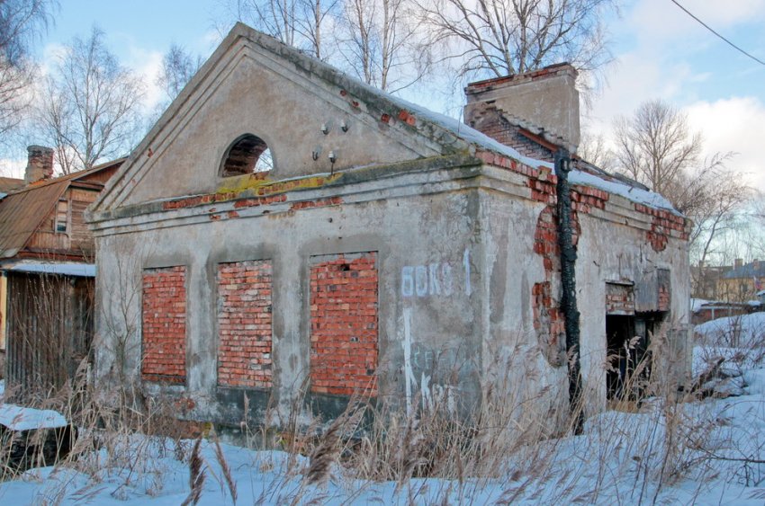 Незаконный второй этаж на «сталинке» на Красной в Старо-Панове разобрали - «Свежие новости строительства»