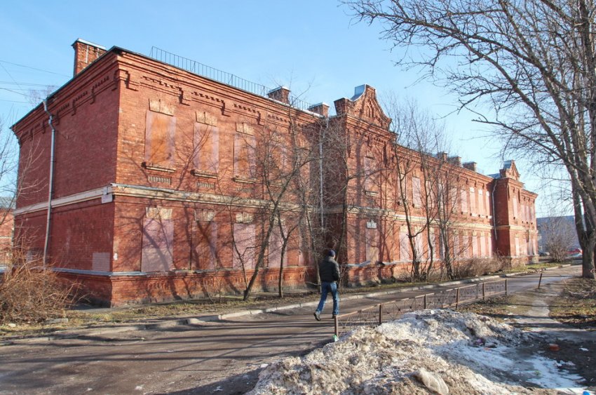 Казарму Офицерской школы на Владимирской в Ломоносове отремонтировали - «Свежие новости строительства»