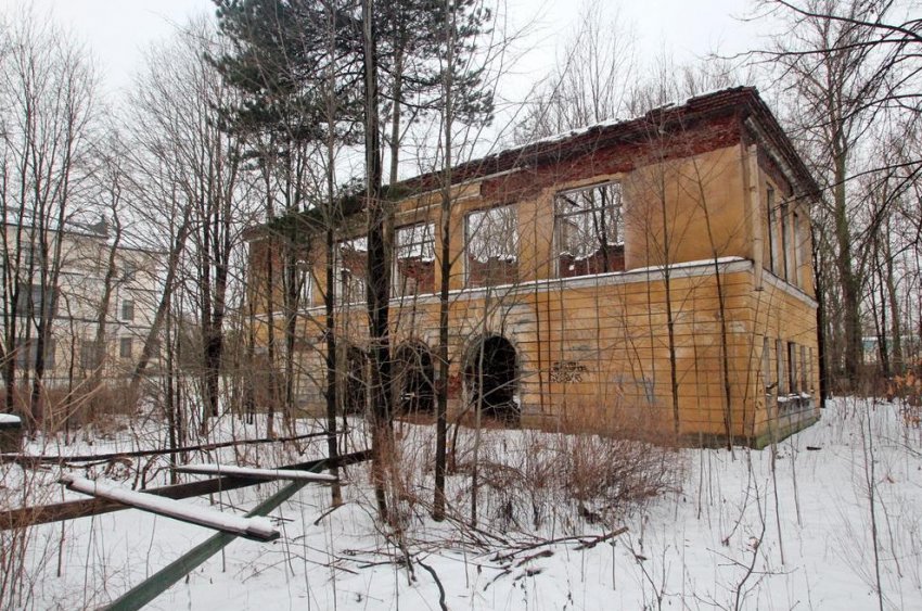 На Каменном острове снесли сталинскую столовую кардиосанатория - «Свежие новости строительства»