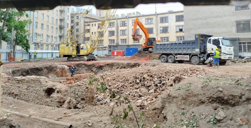 Во дворах на Фонтанке сносят фундаменты Ново-Александровского рынка - «Свежие новости строительства»