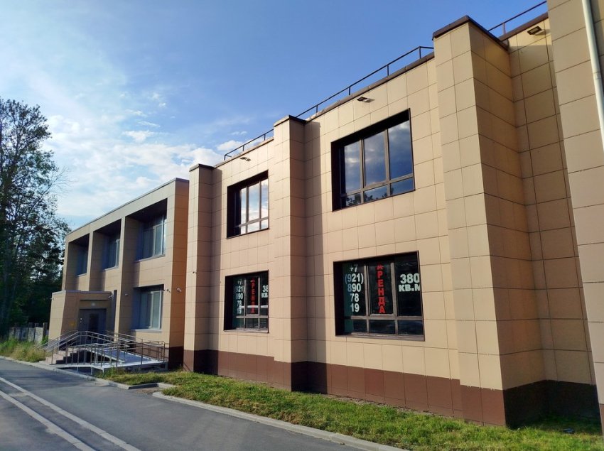 Заброшенное здание на Дворцовом проспекте в Ломоносове отремонтировали - «Свежие новости строительства»