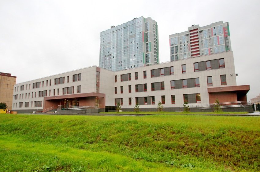 Автостоянку на Лабораторном проспекте заменили поликлиникой - «Свежие новости строительства»