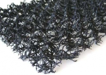 Как защитить склоны от эрозии: сравнение геоматов, георешеток и биоматов