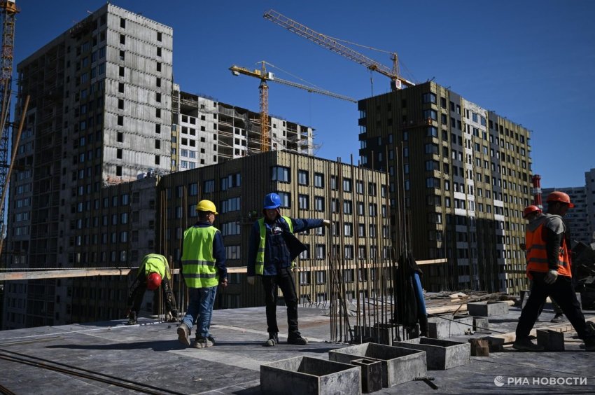 РИА Новости: работодатели в 2026 году дольше всего ищут сметчиков и прорабов - «Строительство»